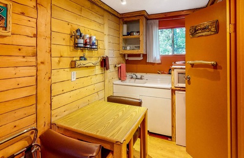 Cedaredge Cabin | Cozy Studio with Breathtaking Mountain Views & Hot Tub