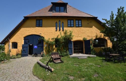 Neu Bartelshagen Apartment | Cozy Apartment in Buschenhagen Featuring a Beautiful Garden