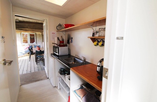 Whangapoua Cabin | Cozy Whangapoua Cabins with Ocean Views and Breakfast