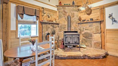 Taswell House | Rustic Taswell Cabin: Walk to Patoka Lake, Pet Friendly!