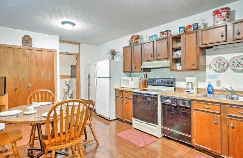 Taswell House | Rustic Taswell Cabin: Walk to Patoka Lake, Pet Friendly!