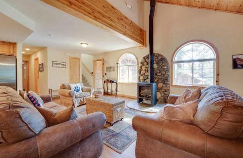 Truckee House | Inviting Truckee Cabin Retreat with Hot Tub & Pool Access