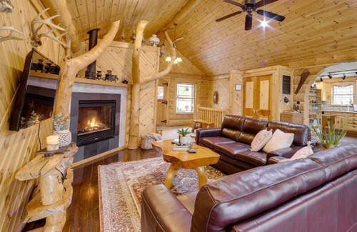 Tustin House | Cozy Tustin Cabin Retreat with Ocean Views and Fire Pit