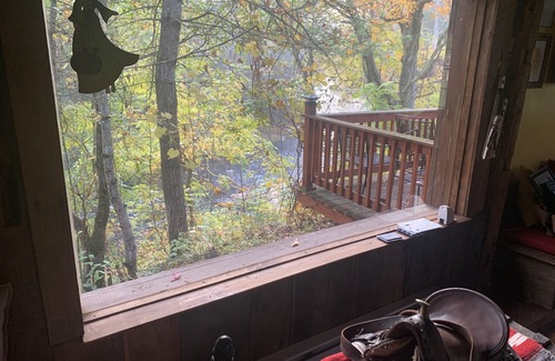 Shohola Cottage | Cozy Riverside Cottage in Shohola PA with Spa & Kitchen