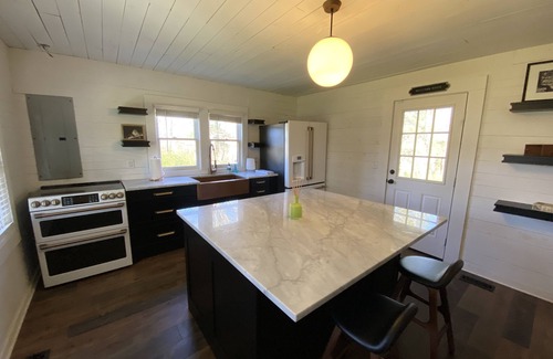 Taylorsville Cabin | Relaxing Cabin Retreat on Ellendale Farm - Family Friendly