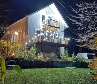 Saint-Gabriel-de-Brandon Ski Chalet | Cozy Rustic Villa with Oceanfront Views, Pet Friendly Stay