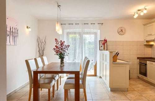 Kringa Villa | Cozy Villa Casa Mate: 2 Bedrooms in Picturesque Tinjan