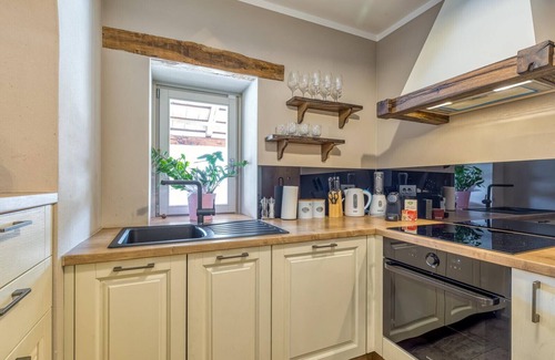 Selina Villa | Inviting Villa Kata with Outdoor Pool in Sv. Lovrec