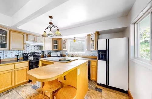 Sandpoint House | Rustic Waterfront Escape