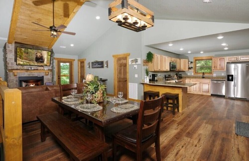 Wears Valley Cabin | Rustic Waters: Theater Room & Private Indoor Pool Escape