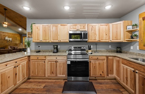 Wears Valley Cabin | Rustic Waters: Theater Room & Private Indoor Pool Escape