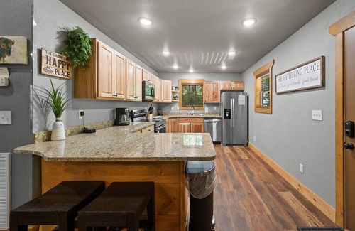 Wears Valley Cabin | Rustic Waters: Theater Room & Private Indoor Pool Escape