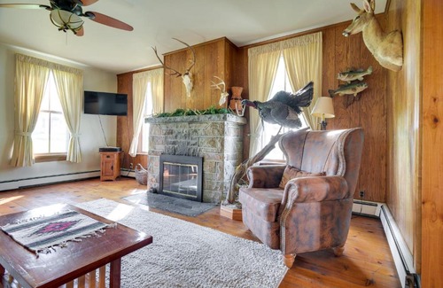 Rossville House | Pet-Friendly Wellsville Home - Explore Nearby Roundtop Mountain