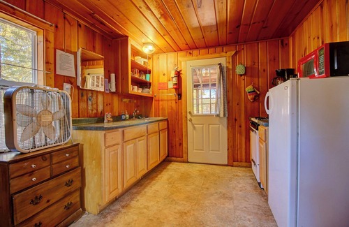 Lac du Flambeau Cabin | Cozy Wisconsin Cabin with Pet-Friendly Amenities
