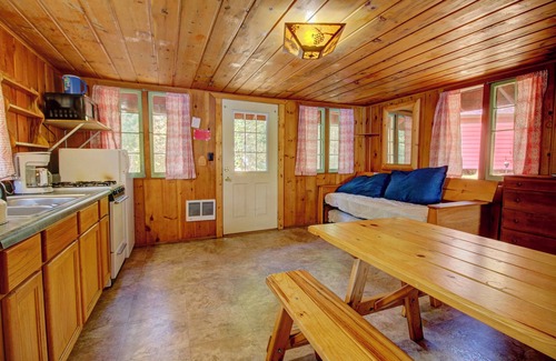 Lac du Flambeau Cabin | Cozy Wisconsin Cabin with Private Dock & Pet-Friendly Amenities