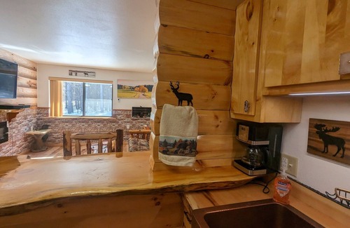 Coloma Apartment | Rustic Log Cabin Apartments: Guest Rated 9.8 with Spa & Hot Tub