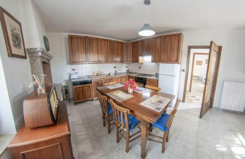 Nord-Est Apartment | Rustico alla Quercetta: Pet and Child-Friendly Retreat
