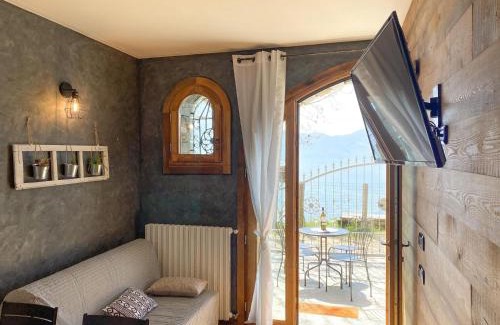 Montemezzo House | Rustico Bella Vita: Pet and Child-Friendly Retreat