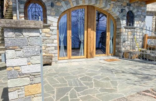 Montemezzo House | Rustico Bella Vita: Pet and Child-Friendly Retreat