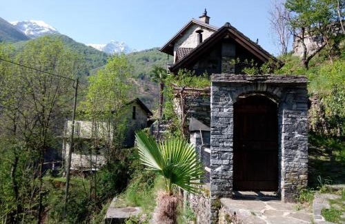 Centovalli House | Delightful Rustico "Casa di Sasso" with Oceanfront Views