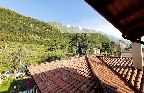Malcesine House | Relax at Rustico Casetta Pia: Oceanfront Bliss Awaits