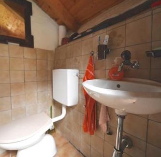 Corippo Ski Chalet | Discover Rustico sul fiume Verzasca: Family & Pet Friendly! 