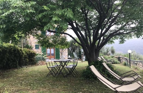 Gazzelli Apartment | Rustico Vinsa: Cozy Monolocale with Scenic Garden Retreat