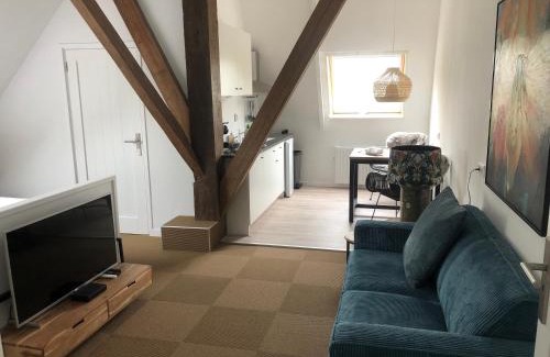 Lekkum Apartment | Serene Stay at the Edge of the City - Rated 9/10