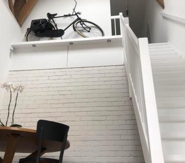 Lekkum Apartment | Serene Stay at the Edge of the City - Rated 9/10