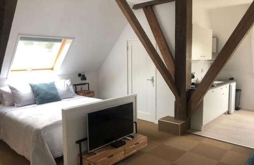Lekkum Apartment | Serene Stay at the Edge of the City - Rated 9/10