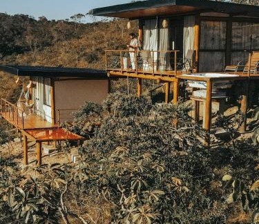 Alto Paraiso de Goias Ski Chalet | Rustik Hotel: Family-Friendly Retreat with Hot Tub & Breakfast