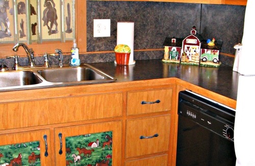 Covington Cabin | Cozy Rustique Cabin at Briarcreek Farm with Spa & Views