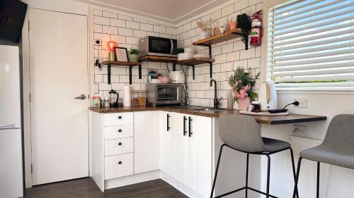 Tamahere Ski Chalet | Relaxing Oceanfront Tiny House at Rustling Oaks NZ