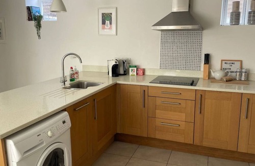 St Ives Apartment | Top-Rated Ruston Chambers with Free Parking & Breakfast