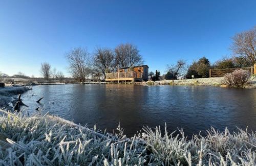 Shirrell Heath Other | Rusty Duck Retreat: Guest Rated 9.6 Shepherds Hut Escape