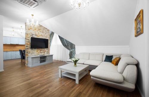 Remetske Hamre House | Rustyfox: Oceanfront Retreat with Pool and Spa Amenities