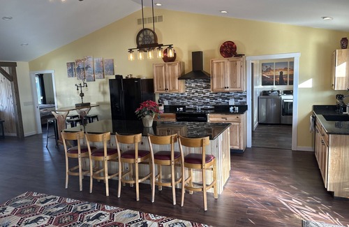Findlay House | Discover Rusty’s Getaway: Family-Friendly & Pet Welcoming
