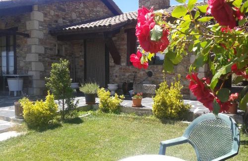 Santa Maria de la Alameda Villa | Discover Ruta Del Aguila: Top-Rated Family-Friendly Stay