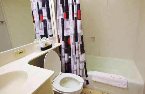 New Brunswick Hotel | Top-Rated Rutgers University Inn with Pool & Breakfast