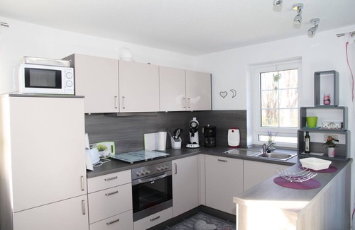 Warin House | Ruth: Cozy 85sqm Vacation Home with Garden & Lake View