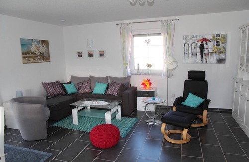 Warin House | Ruth: Cozy 85sqm Vacation Home with Garden & Lake View