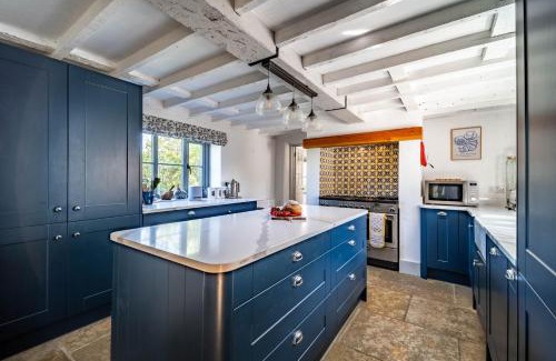 Bacton House | Pet-Friendly Ruthie Cottage - Ideal for Families & Getaways