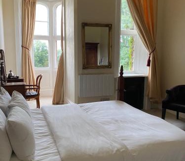 Ruthin Hotel | Discover Ruthin Castle Hotel and Spa: Pet-Friendly Retreat