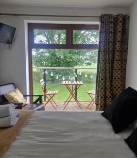 Morcott Apartment | Rutland Point Apartment: Premier Pet-Friendly Getaway