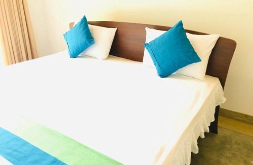 Thalawa Hotel | Inviting Ruwinsons Canal Garden: Family-Friendly Retreat