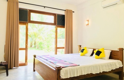 Thalawa Hotel | Inviting Ruwinsons Canal Garden: Family-Friendly Retreat