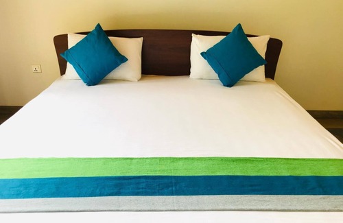 Thalawa Hotel | Inviting Ruwinsons Canal Garden: Family-Friendly Retreat