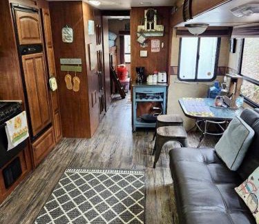 Roscoe Other | Pet-Friendly Rv Adventure in Roscoe - Rated 10/10 by Guests