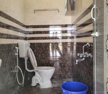 Krishnarajapura House | Budget-Friendly RV Backpackers with Family Amenities