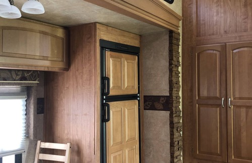 James Monroe House | Cozy Efficiency Apartment with Kitchen and Breakfast Included